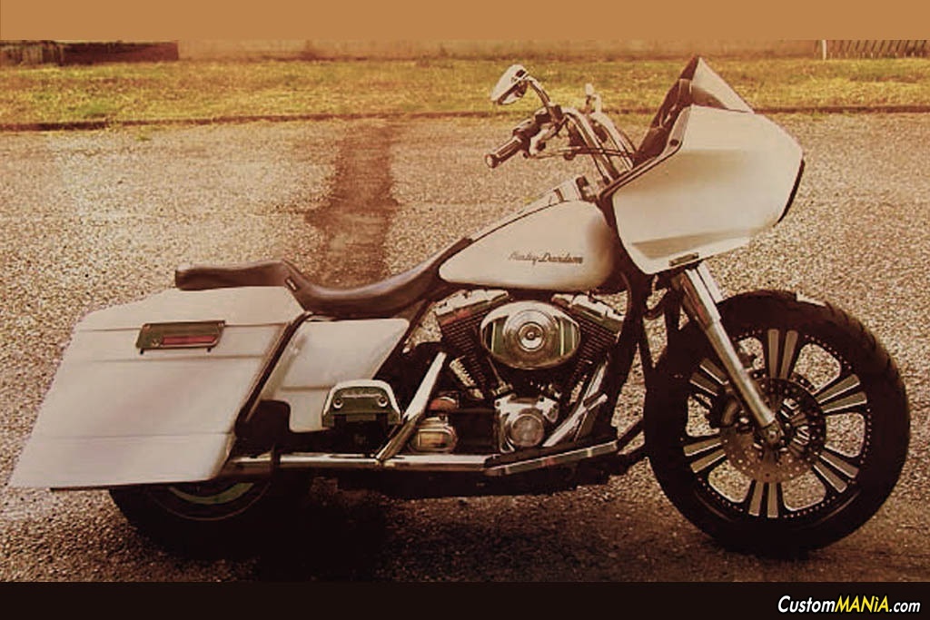 white harley bagger