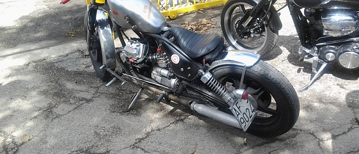 una_moto_fatta_a_mano
