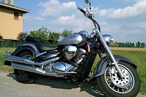 suzuki-intruder-800